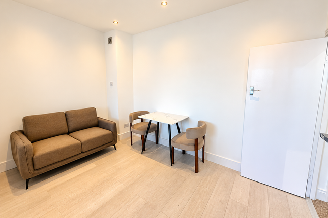Cairnfield Avenue, London photo 2