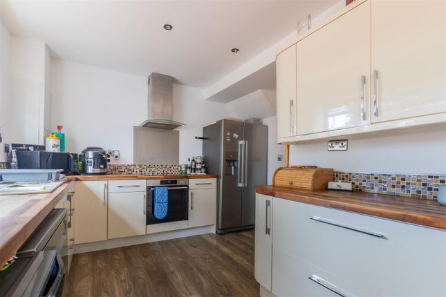 124, Heol Carnau, Cardiff photo 4