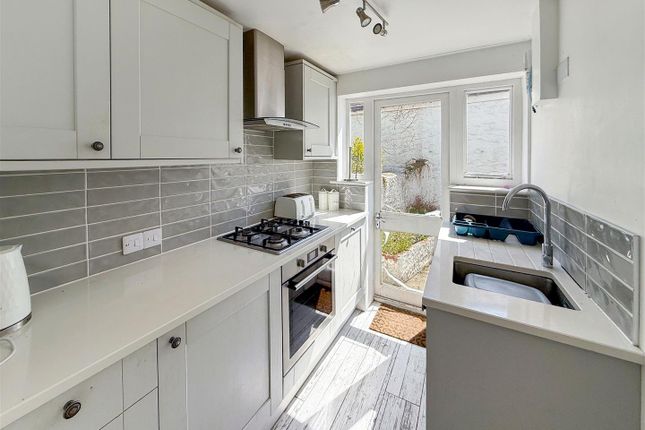 24, St Gluvias Street, Penryn photo 3