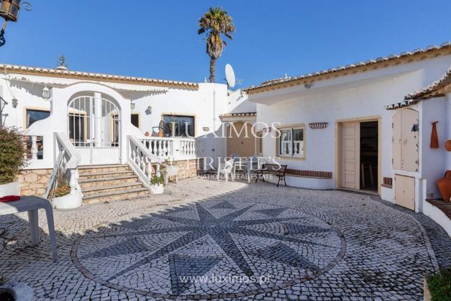 Villa for sale in 8600 Praia Da Luz, Portugal
