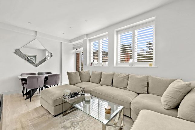 33 Millfield View, Ashwells Road, Pilgrims Hatch photo 4