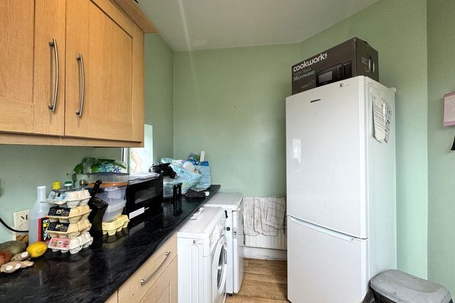 2b 174, Stow Hill, Newport photo 4
