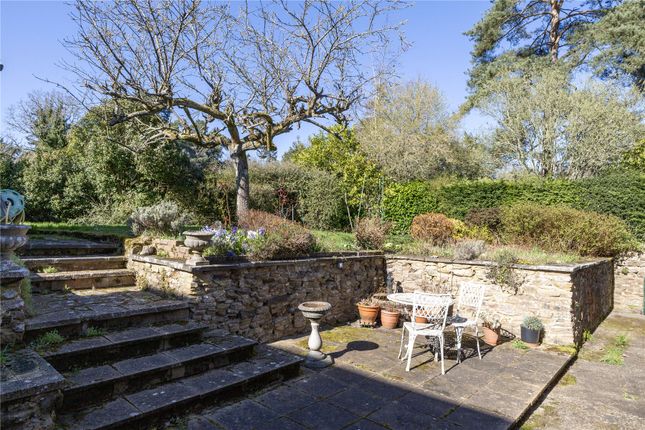 Pride Cottage,, Tilford Road, Farnham photo 5