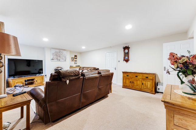 20 Lynwood Grove, Bolton photo 3