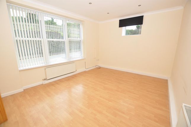 Flat 1, Brynnana Flats, Tenby Road, St. Clears Carmarthen photo 5