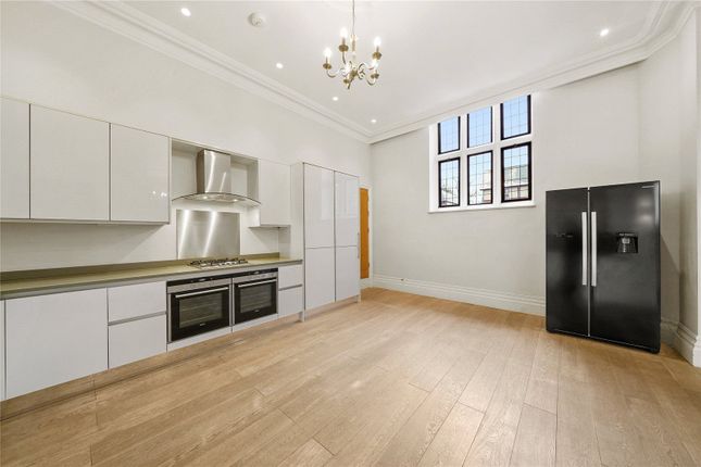 Thumbnail Flat to rent in Courtyard House, Mill Hill