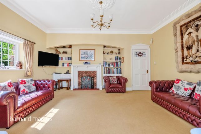 19, Woodcote Valley Road, Purley photo 4