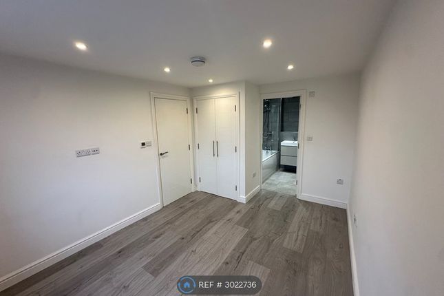 Flat, Princes Way, Bletchley, Milton Keynes photo 5