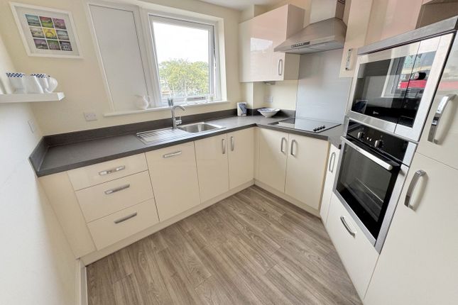 Flat 44 Horizons, Churchfield Road, Poole photo 4
