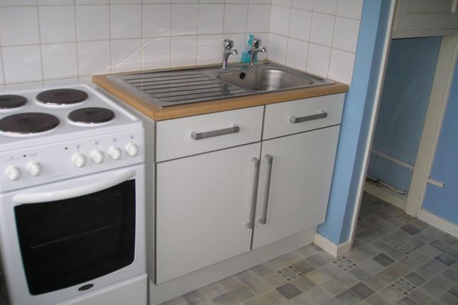 61, Lilian Close, Norwich photo 3