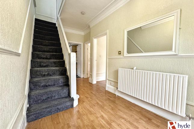 8, Lichfield Drive, Manchester photo 2