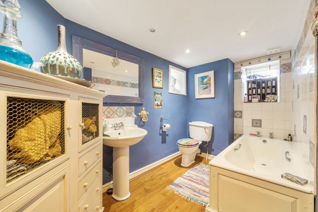 Flat for sale in Briggate, The Bridge House