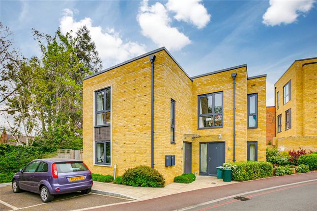 Thumbnail Maisonette to rent in Pipit Drive, Putney Vale