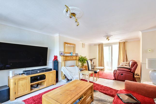 1, Cuxton Close, Nottingham photo 2