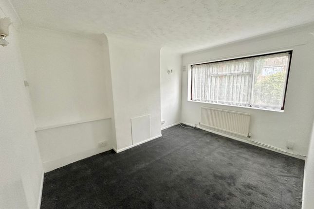 Derwent Avenue, Luton photo 4