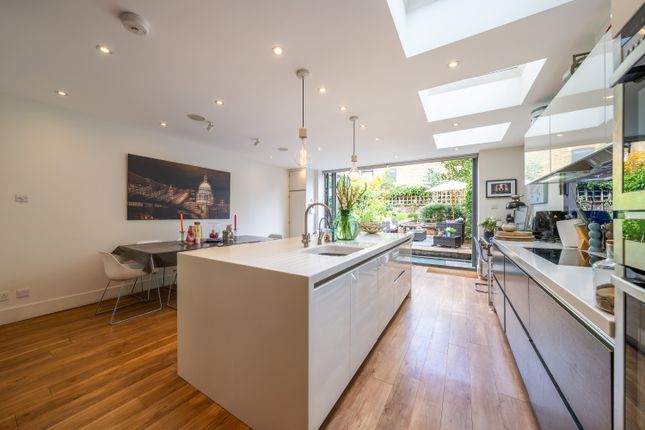 23, Wroughton Road, London photo 3