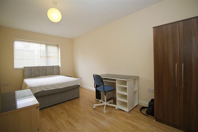 Town house to rent in Carington Street, Loughborough