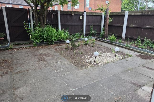 Attingham Walk, Wigan photo 2