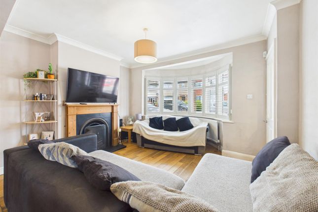 Linden Avenue, Ruislip photo 2