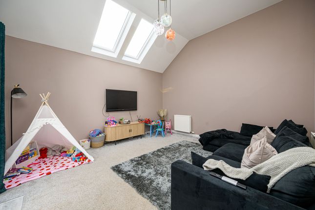 5b Ballumbie Drive, Dundee photo 3