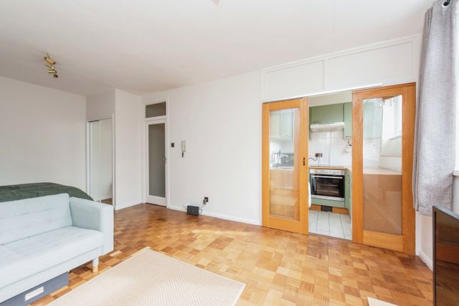 Studio for sale in 3 Carlton Drive, London