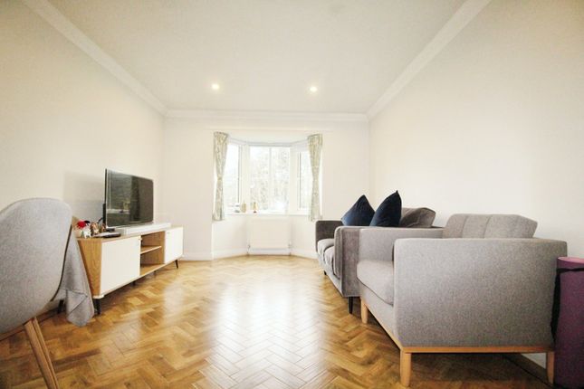 8 Hazeldean Court,, Pinewood Road, Cheshire photo 3
