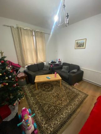 Flat for sale in Kilburn High Road, Kilburn