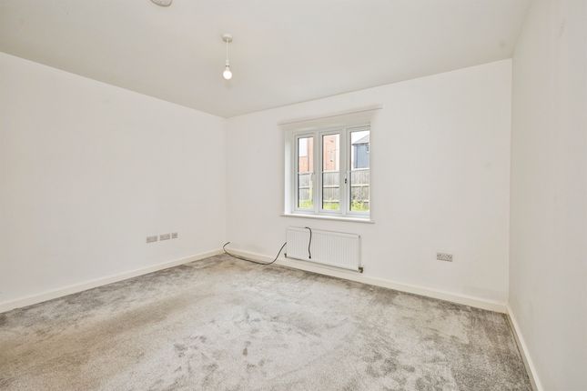 3, Chubb Close, Chard photo 3
