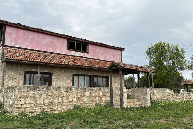 Country house for sale in A Nice Village Property Shop And Bar/Restaurant In The Center. W, Al. Stamboljisk Is Only 16 Km To The Sea And The Famous Durankul, Bulgaria