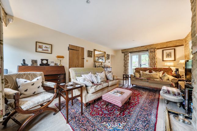 College Row, Witney photo 3