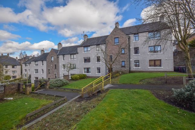 Flat to rent in Goosecroft, Forfar, Angus