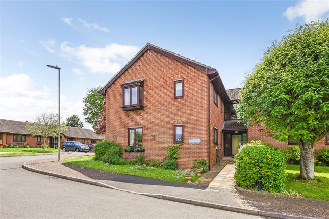 Thumbnail Flat for sale in Ashlawn Gardens, Winchester Road, Andover
