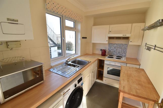 Flat 7, 10, Cadogan Road, Surbiton photo 4