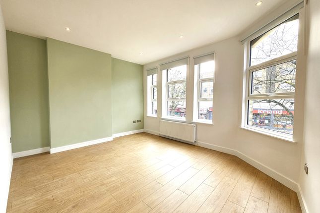 Thumbnail Flat to rent in High Road, East Finchley, London