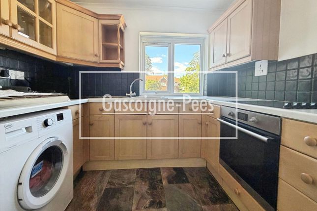 83, West Byfleet photo 3