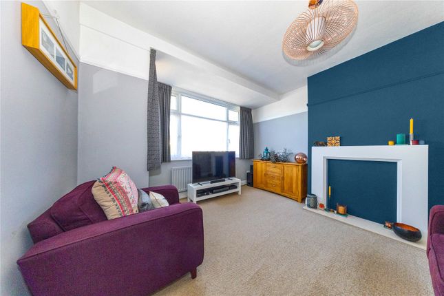 18, Heywood Drive, Bedfordshire photo 4