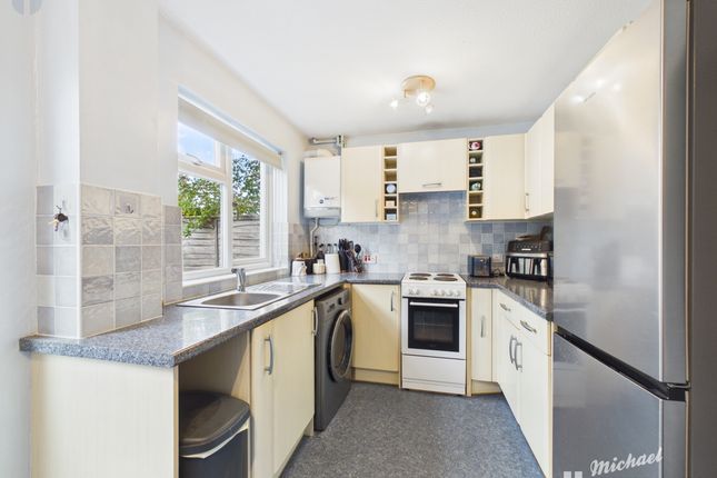 26 Edward Close, Aylesbury photo 4