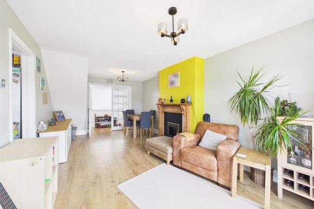 23, Sandford Way, Gloucester photo 2