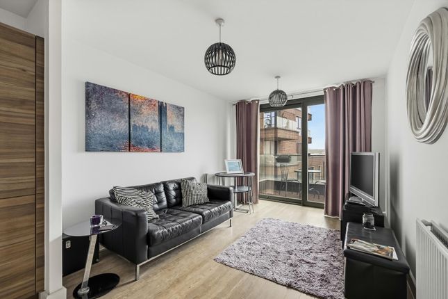 Flat 155 Connaught Heights 2, Agnes George Walk, London photo 4