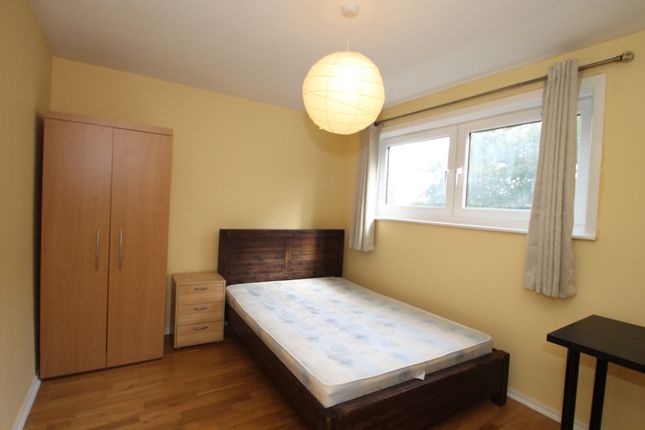 19, Russet Crescent, Islington photo 4