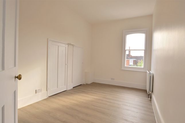 The Flat, 32, High Street, Redhill photo 4