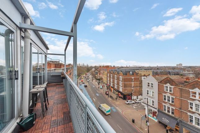 Flat for sale in Balham Hill, London