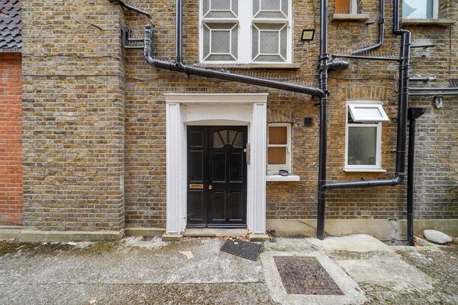 Blakesley Avenue, London photo 2