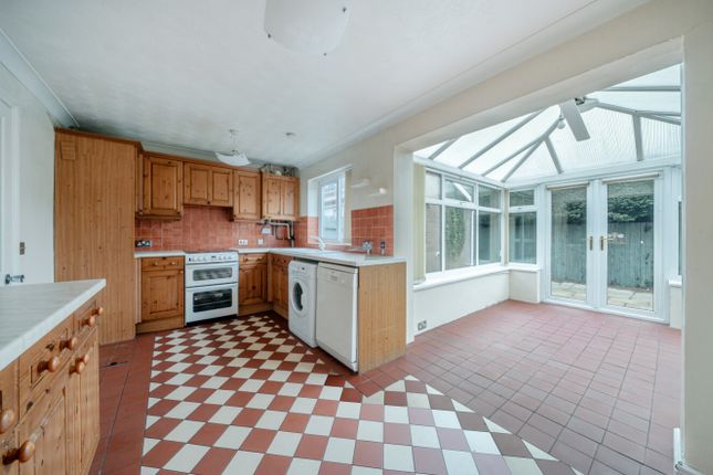 15, Defender Drive, Grimsby photo 2