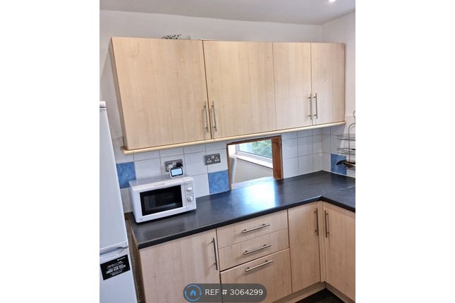 Deeds Grove, High Wycombe photo 4