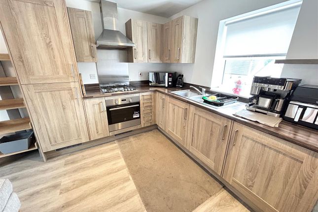 19, Cilgant Ceinwen, Cwmbran photo 2