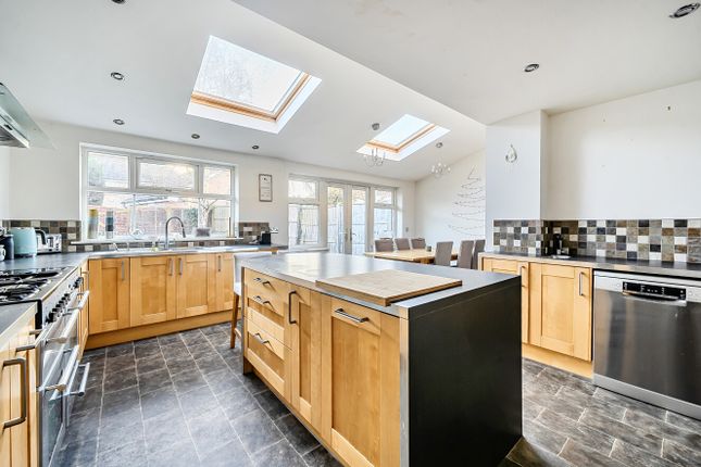25, Donaldson Way, Reading photo 2