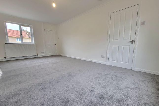 Queen Margaret Drive, Glenrothes photo 5
