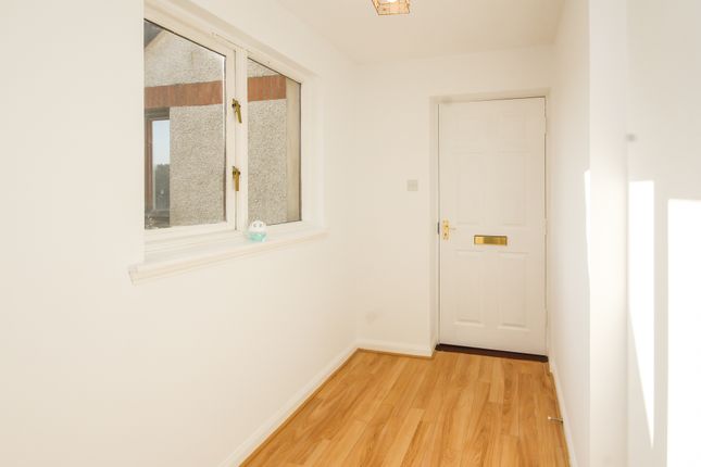 208, Waverley Crescent, Livingston, West Lothian photo 5