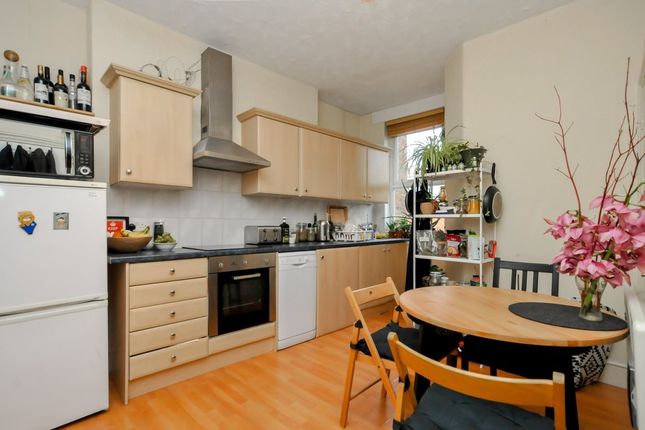 Flat 2, 133a, Essex Road, Islington photo 2